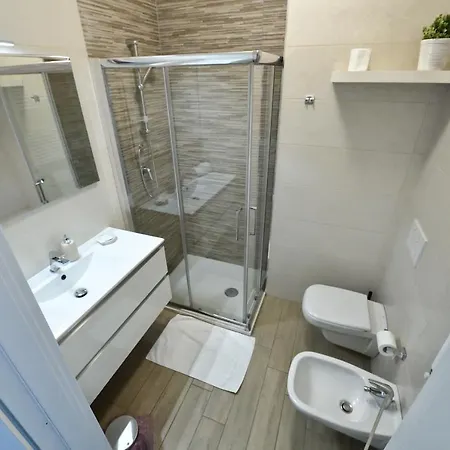 Karol Airport Бари