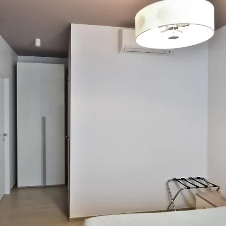 Karol Airport Бари