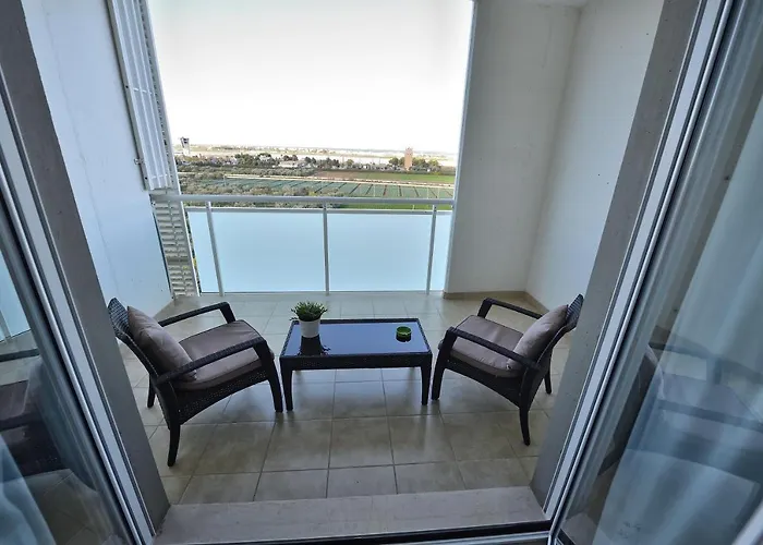 לינה וארוחת בוקר Karol Airport בארי