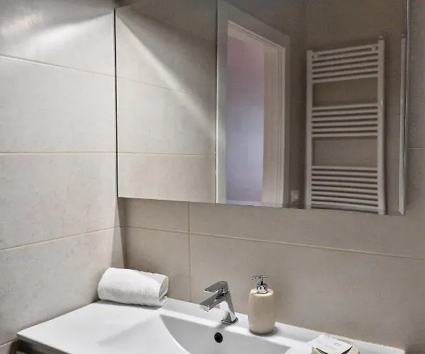 Karol Airport Alojamento de Acomodação e Pequeno-almoço 3*