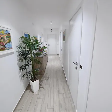 Karol Airport Oda ve Kahvaltı Bari