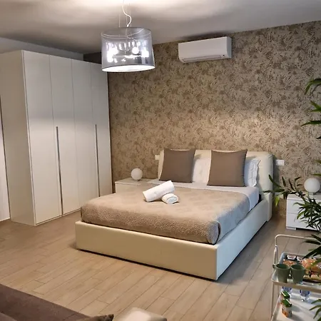 Karol Airport Bed and Breakfast Μπάρι